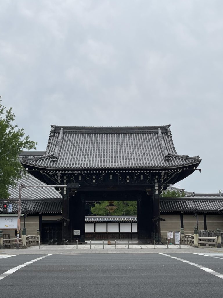 御影堂門と目隠塀